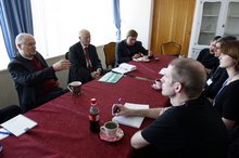 Vorgespräche der Journalisten in Minsk. (© Jan Zappner 2008)