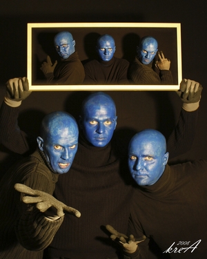 Blue Man Harcourt: Spiel mit dem Feuer