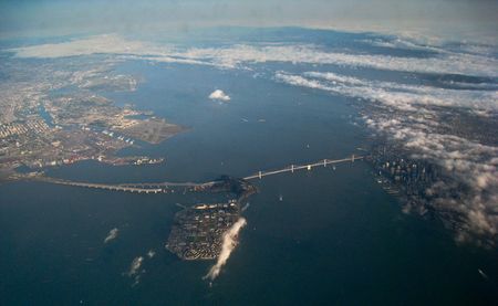 Abflug aus San Francisco: Treasure Island inmitten der Bucht. (©PS)