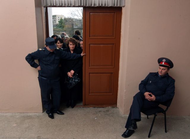 Wahlberechtigte in Abchasien (keystone)