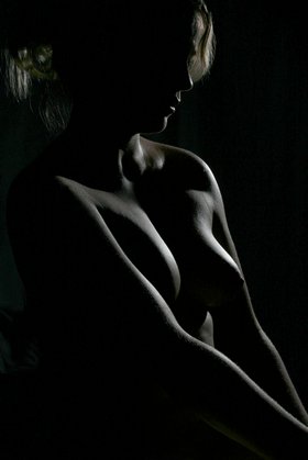 Aktfoto in Lowlight: Minimalismus verlangt Perfektion