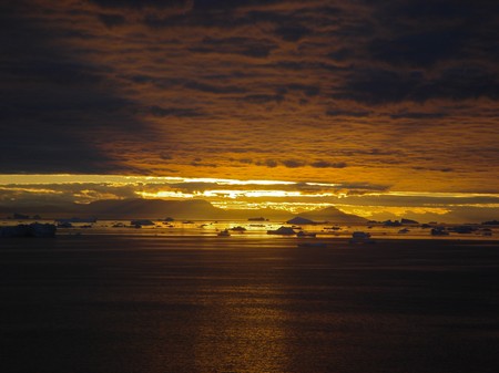 Sonnenuntergang: Schlitzoptik in Grönland