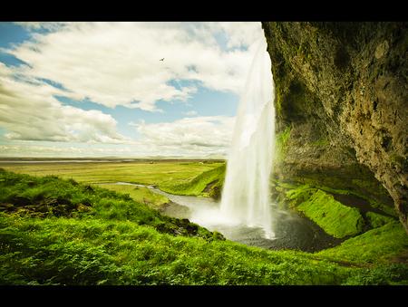 Wasserfallbild: Grünes Land