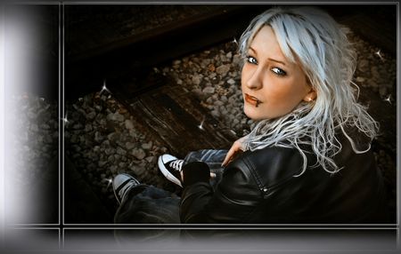 Digitale Kunst: Mädchen an Bahngleis