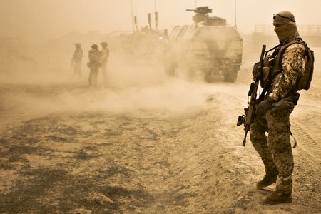 Dokumentation: Soldaten im Sandsturm