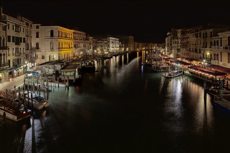 Venedig bei Nacht: Der Canale in \