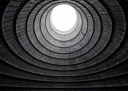 Kühlturm in Abstraktion: Der Blick nach oben