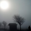Eine Frau im Morgennebel, Insel Föhr, EPA/Maurizio Gambarini