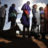 Schlange vor einem Wahllokal in Kenia (AP Photo/Riccardo Gangale)