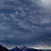 Dunkle Föhnwolken überziehen den Himmel über dem Churer Rheintal, Schweiz. (Keystone/Arno Balzarini)