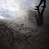 Spaziergänger am Strand und eine Liebeserklärung im Sand in Lima, Peru. (Keystone/AP Photo/Rodrigo Abd)