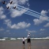 Flugschau zum Unabhängigkeitstag in Israel, Tel Aviv  (AP Photo/Dusan Vranic)