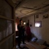 Ein Roma bei der Vorbereitung auf den Feiertag des Hl. Georg, Poljice bei Sarajewo, Bosnien  (AP Photo/Amel Emric)