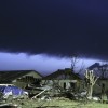 Sturmwolken über zerstörten Häusern, Moore, Okla. USA EPA/ED ZURGA