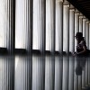 Touristin in Athen, Griechenland (Keystone/AP Photo/Petros Giannakouris)