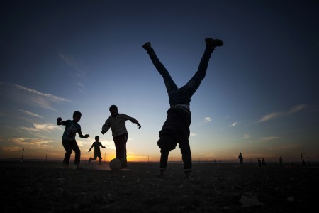Spielende Kinder im Zaatari Flüchtlingscamp, Jordanien (Keystone/AP Photo/Manu Bravo)