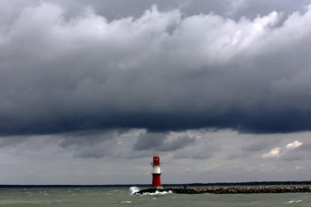 Gewitter über Rostock-Warnemünde, Deutschland (Keystone/EPA/Bernd Wüstneck)