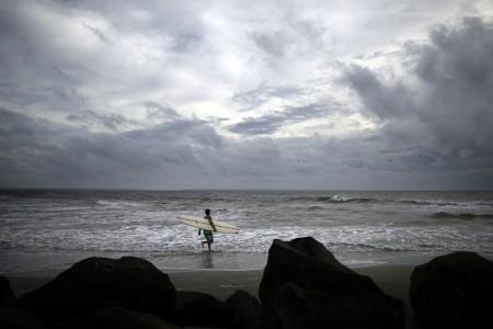 Surfen vor Tybee Island, USA (Keystone/AP Photo/Stephen B. Morton)
