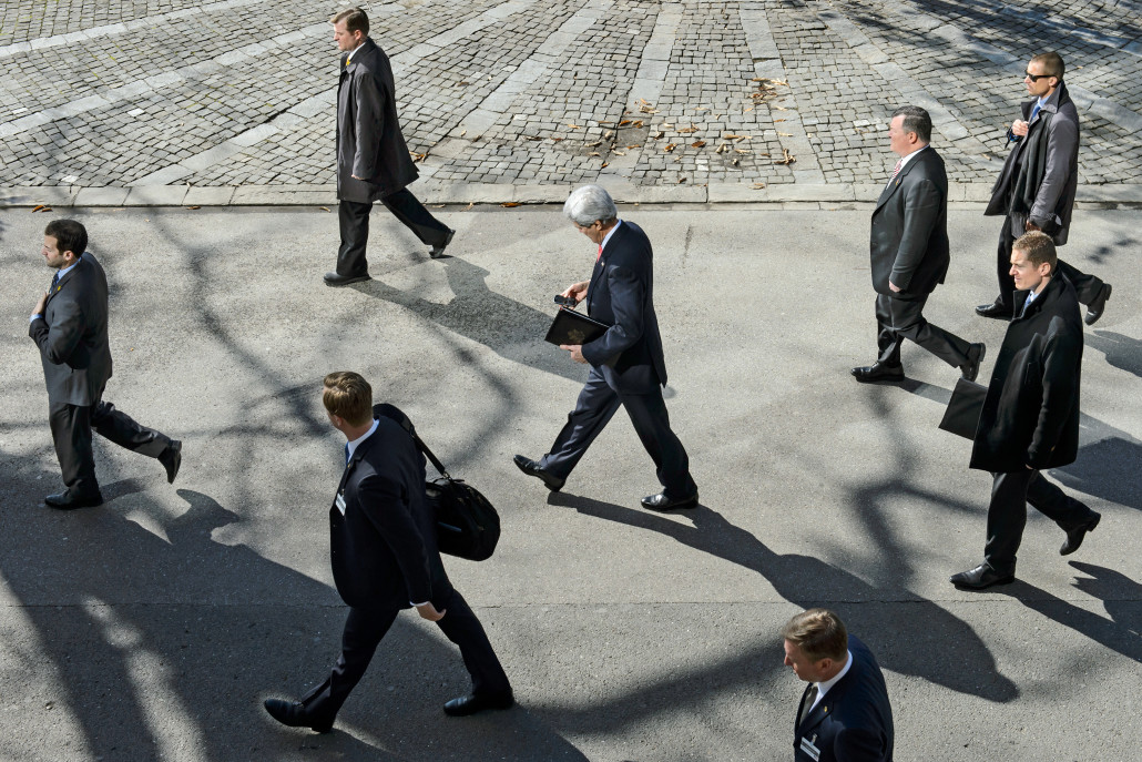 U.S. Secretary of State John Kerry, center, walks as he takes a break for the lunch time after a bilateral meeting with Iranian Foreign Minister Mohammad Javad Zarif (not pictured) for a new round of Nuclear Iran Talks, in Montreux, Switzerland, Tuesday, March 3, 2015. (KEYSTONE/Jean-Christophe Bott)