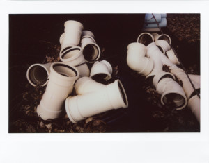 Rohre (Instax-Aufnahme) - (c) Sofie Dittmann