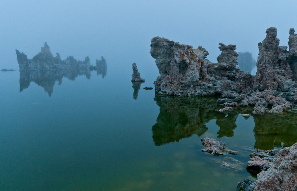 Mono Lake, Kalifornien, Tuffa-Formationen im Morgennebel, © PS 2010
